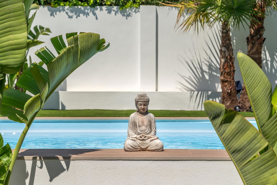Modern och stilren villa med pool nära stranden i Palmanova