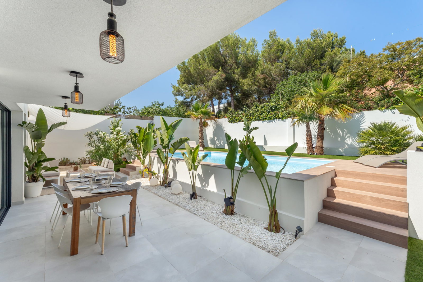 Modern och stilren villa med pool nära stranden i Palmanova