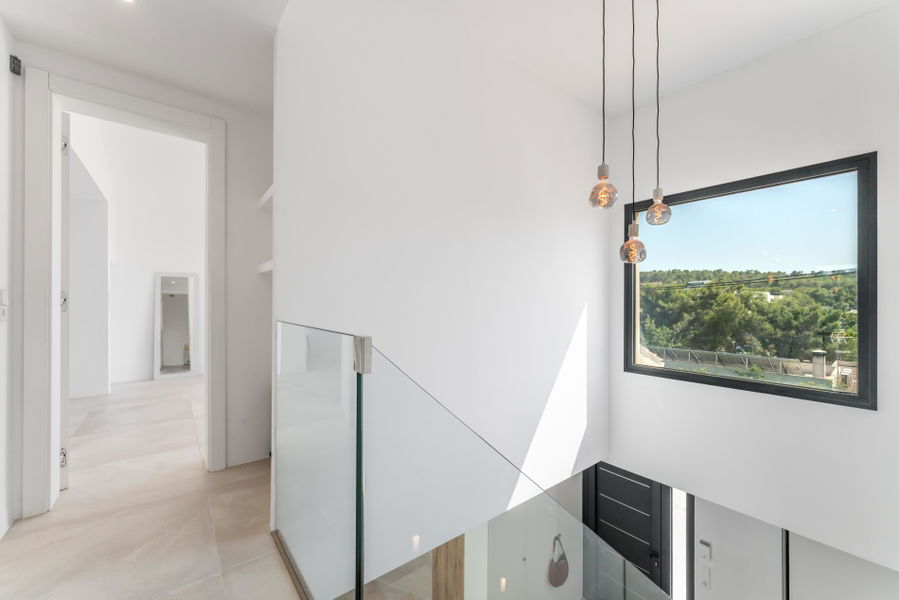 Modern och stilren villa med pool nära stranden i Palmanova