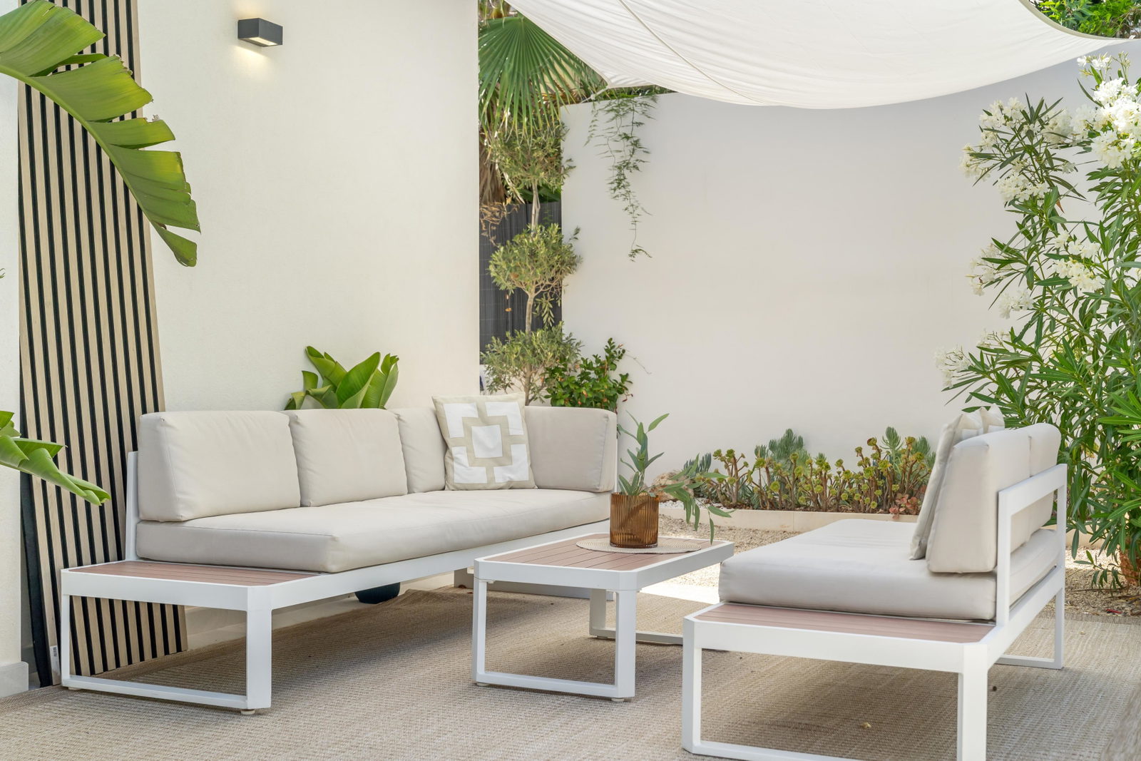 Modern och stilren villa med pool nära stranden i Palmanova