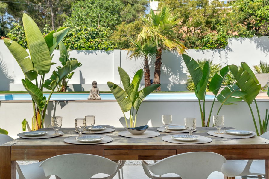 Modern och stilren villa med pool nära stranden i Palmanova