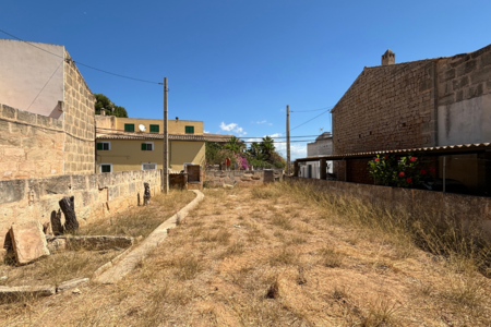 Building plot in the heart of Ses Salines village near Es Trenc