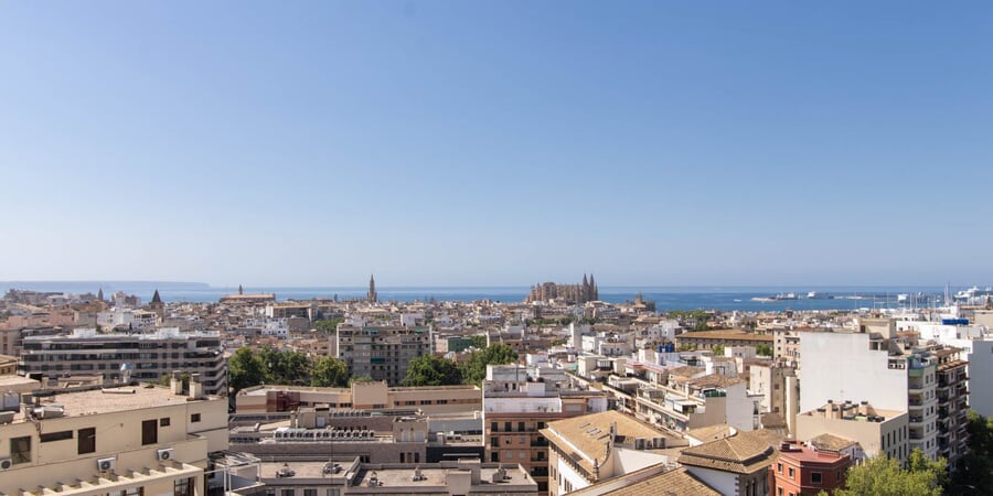 Espacioso piso con gran potencial en Palma centro