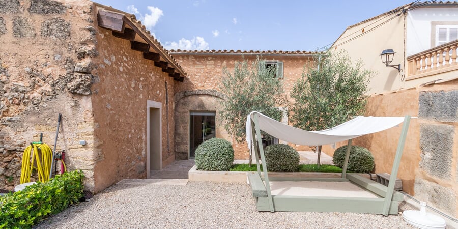 Modern renovated, historic house with large garden in Biniali near Sencelles