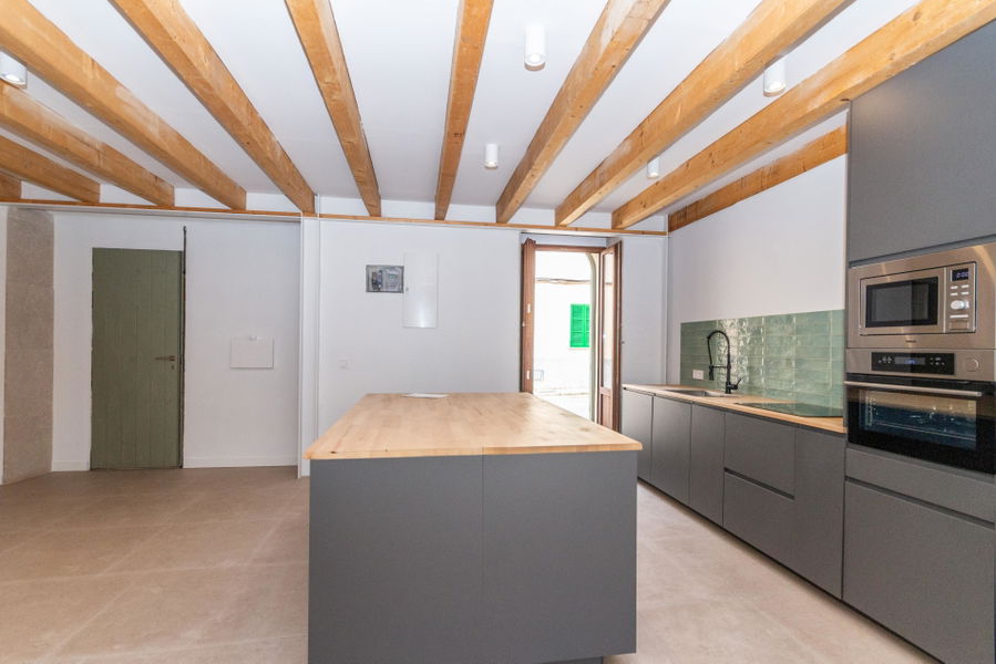 Modern renovated, historic house with large garden in Biniali near Sencelles