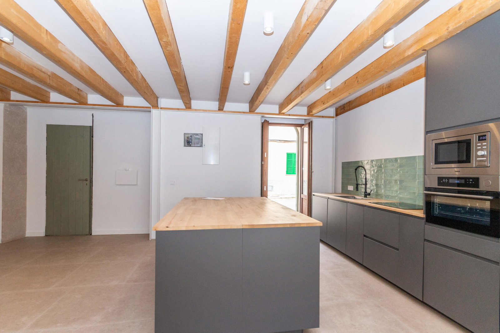 Modern renovated, historic house with large garden in Biniali near Sencelles