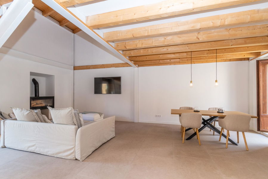 Modern renovated, historic house with large garden in Biniali near Sencelles