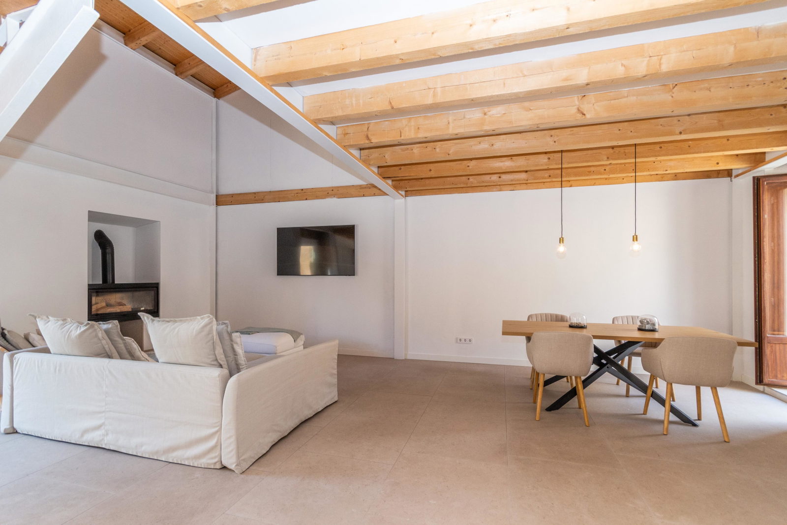 Modern renovated, historic house with large garden in Biniali near Sencelles