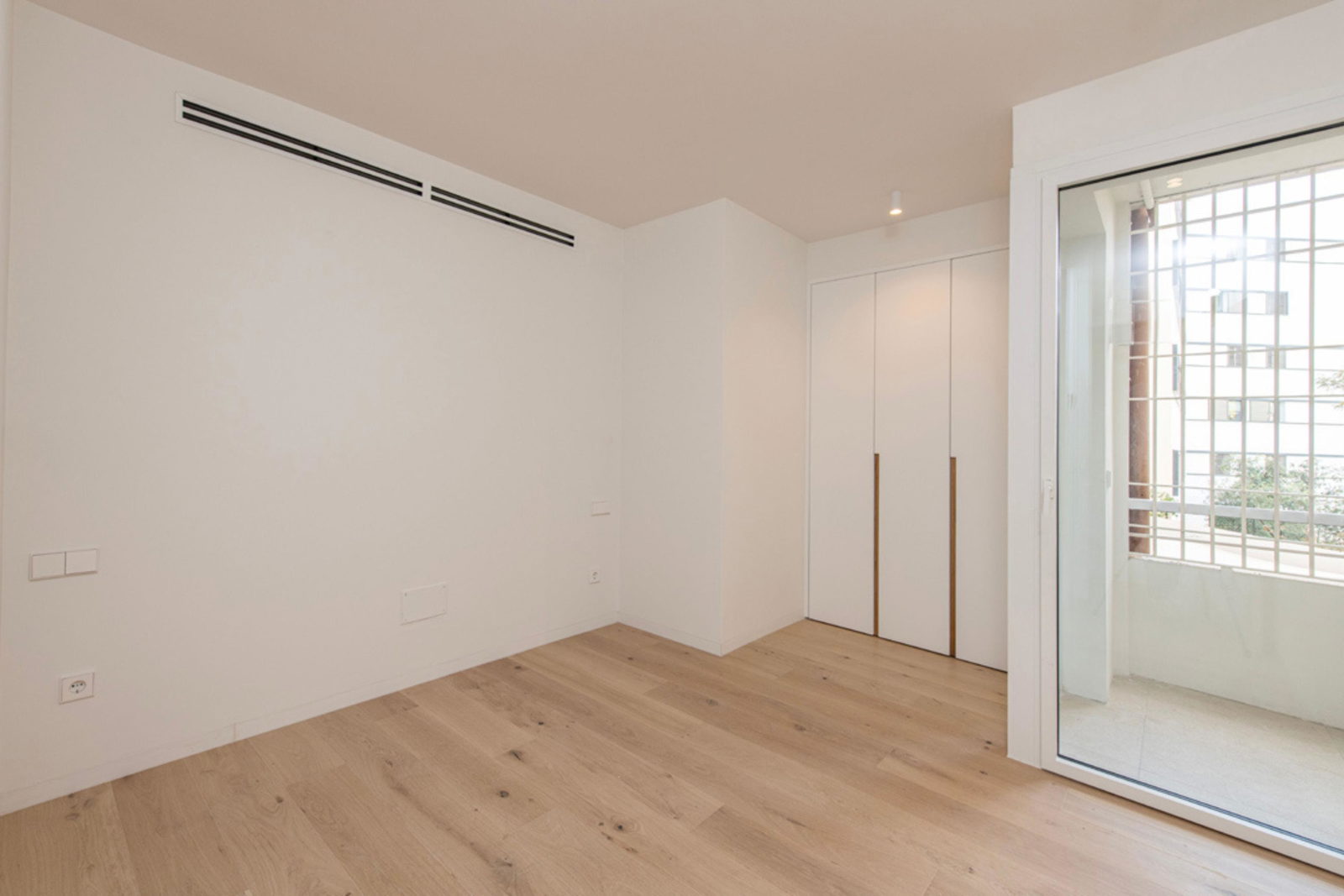 Stylish renovated apartment with terraces and partial sea views in Santa Catalina