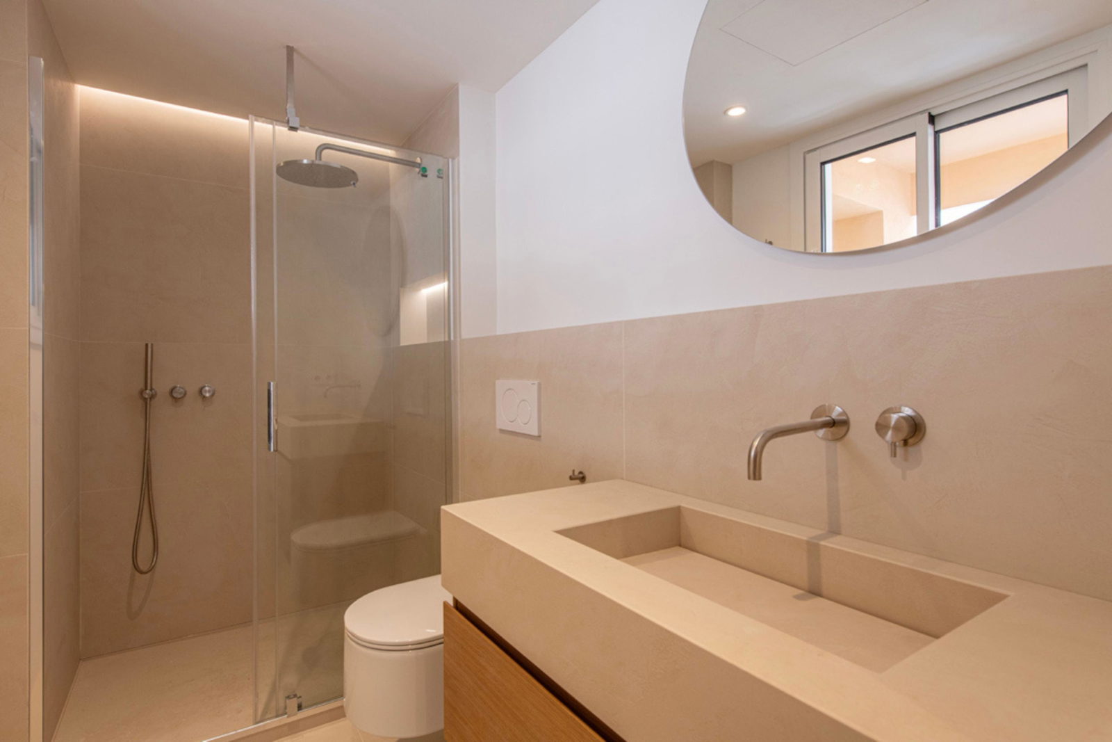 Stylish renovated apartment with terraces and partial sea views in Santa Catalina