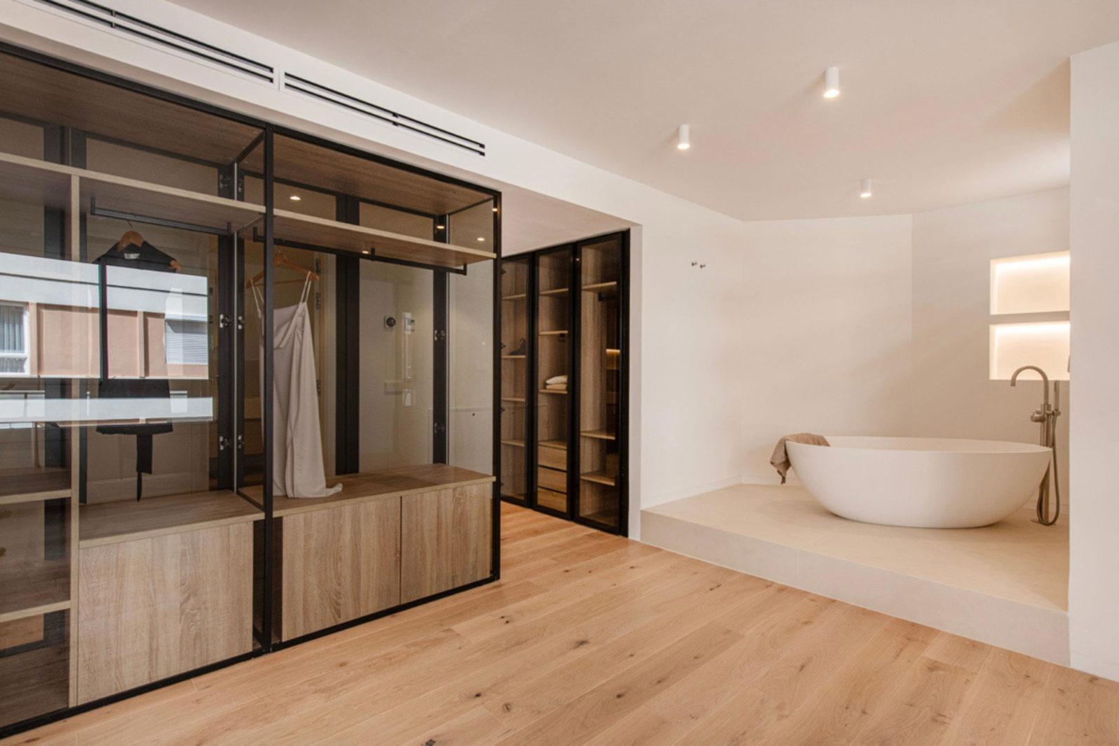 Stylish renovated apartment with terraces and partial sea views in Santa Catalina