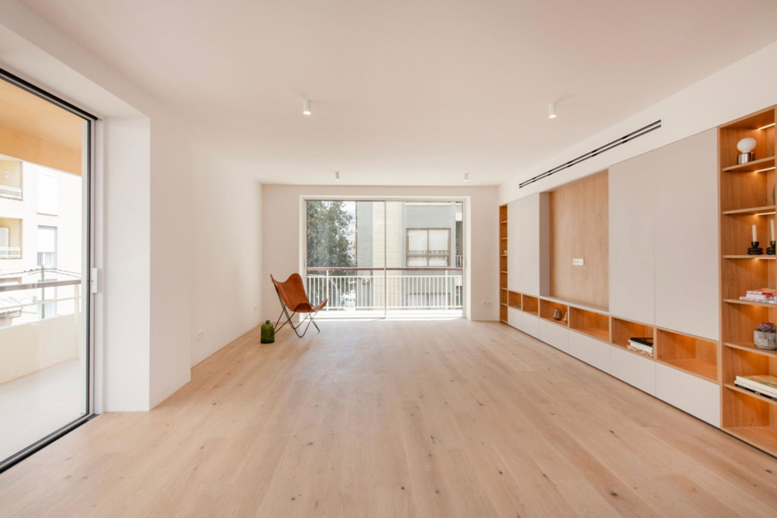 Stylish renovated apartment with terraces and partial sea views in Santa Catalina