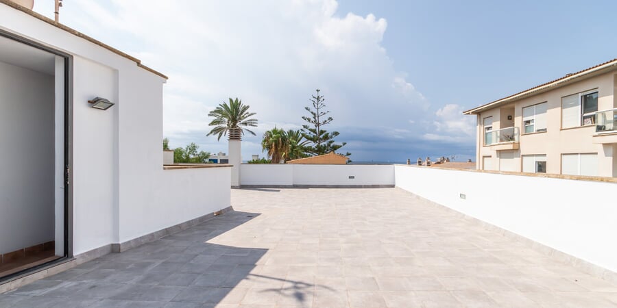 Ático con espectacular terraza y vistas al mar en Molinar