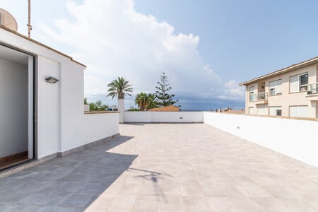 Ático con espectacular terraza y vistas al mar en Molinar