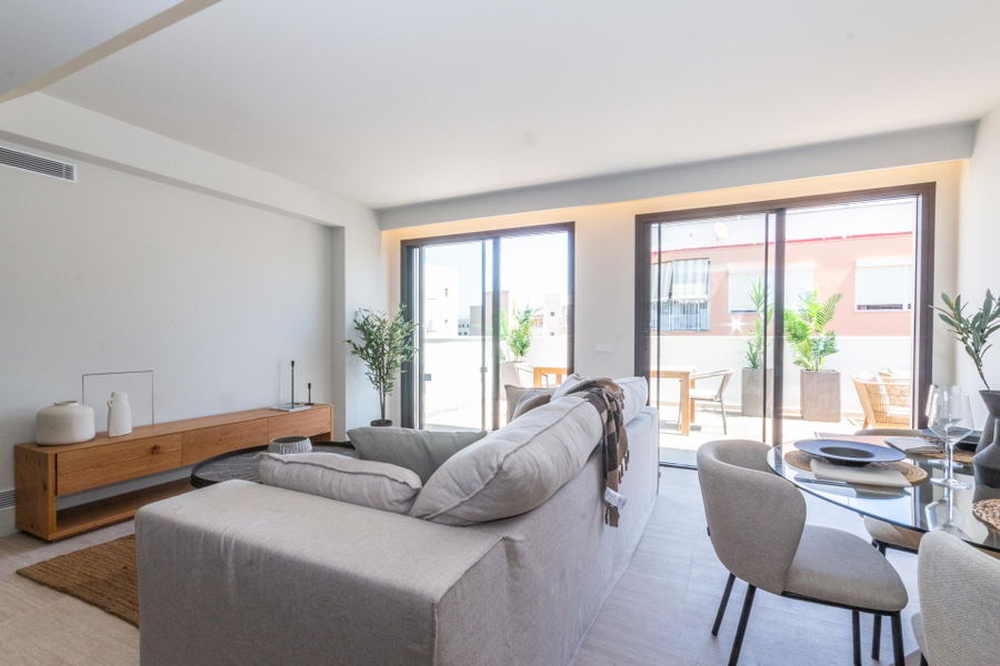 Ático dúplex de nueva construcción con terraza y vistas al mar en Portixol