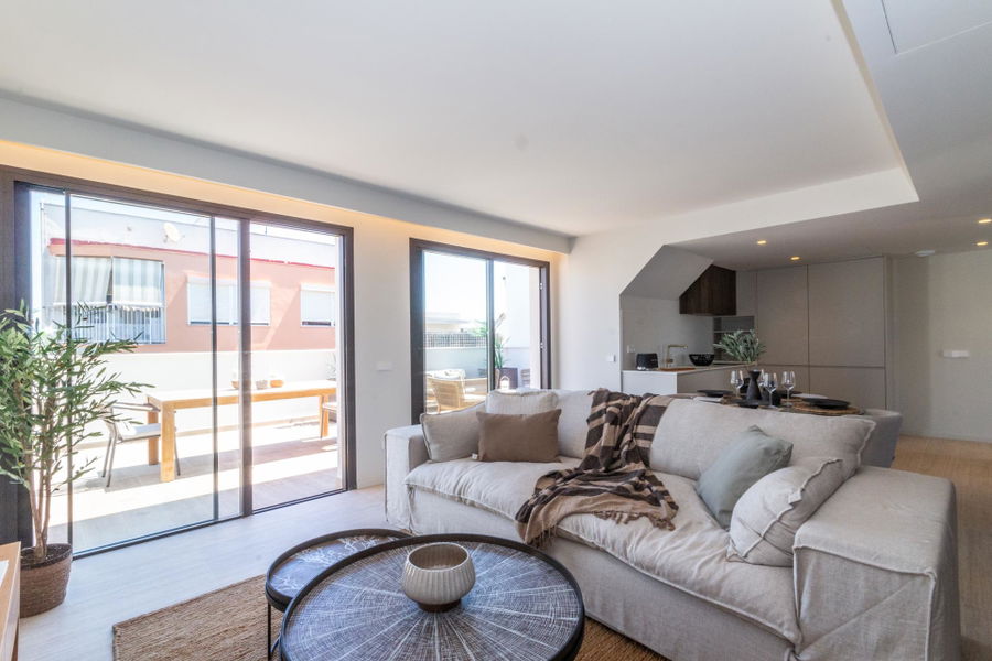 Ático dúplex de nueva construcción con terraza y vistas al mar en Portixol