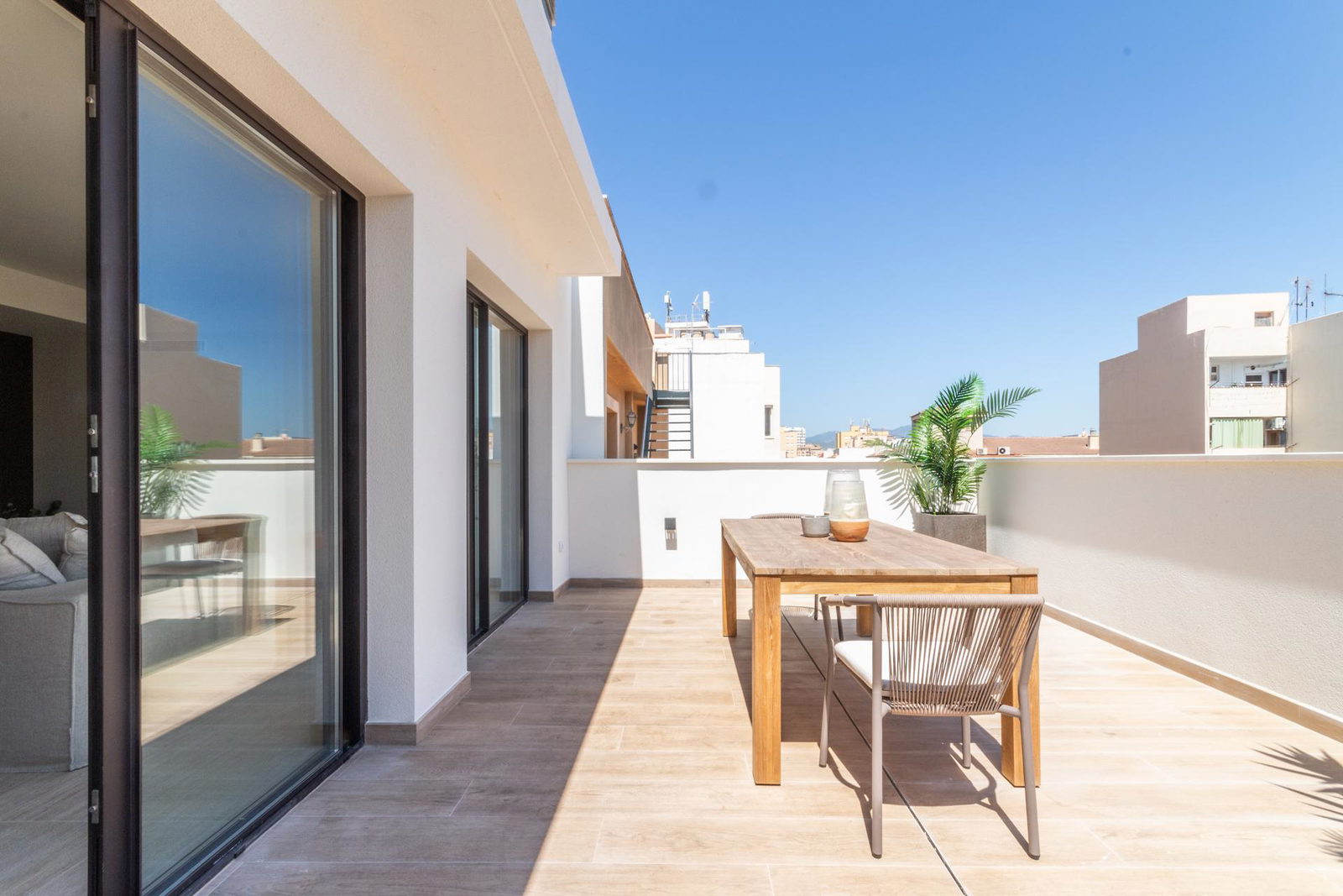 Ático dúplex de nueva construcción con terraza y vistas al mar en Portixol