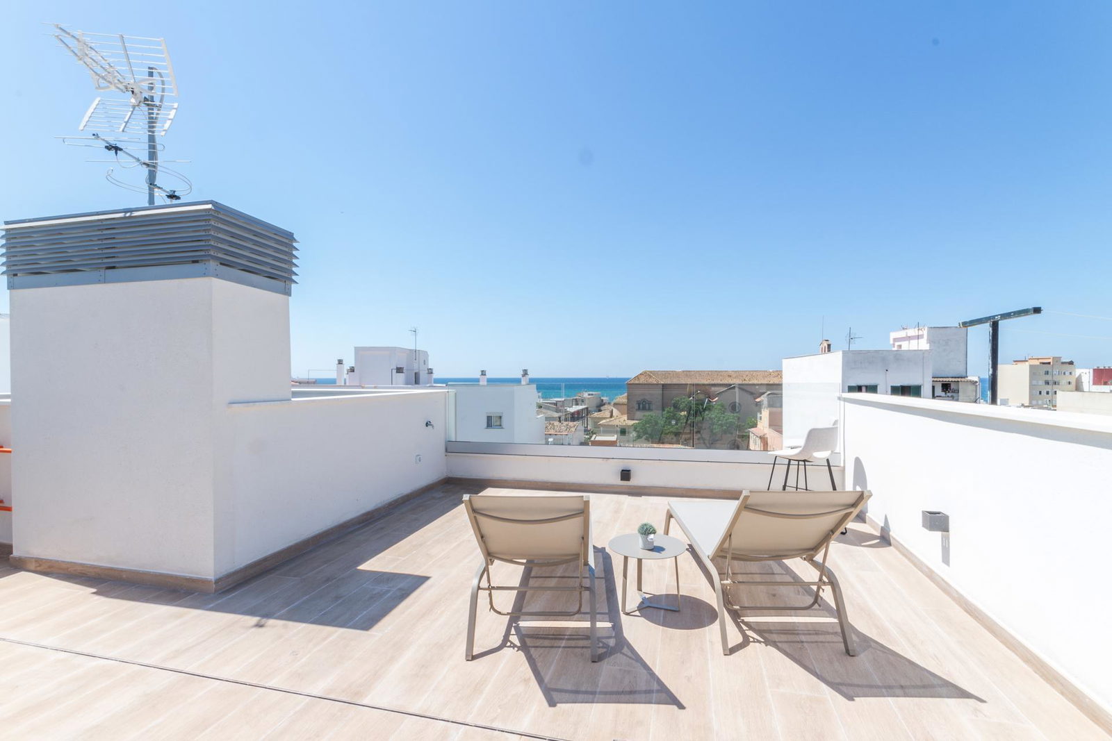 Ático dúplex de nueva construcción con terraza y vistas al mar en Portixol
