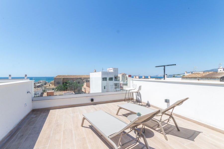 Ático dúplex de nueva construcción con terraza y vistas al mar en Portixol