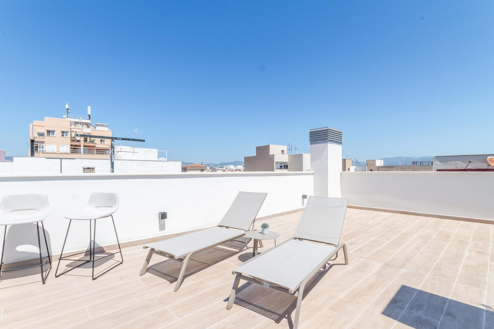 Ático dúplex de nueva construcción con terraza y vistas al mar en Portixol