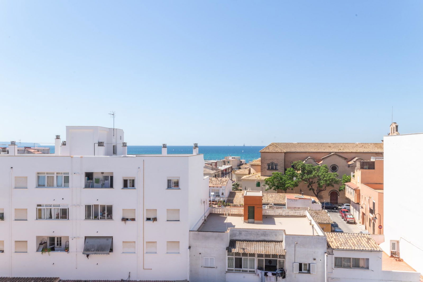 Ático dúplex de nueva construcción con terraza y vistas al mar en Portixol