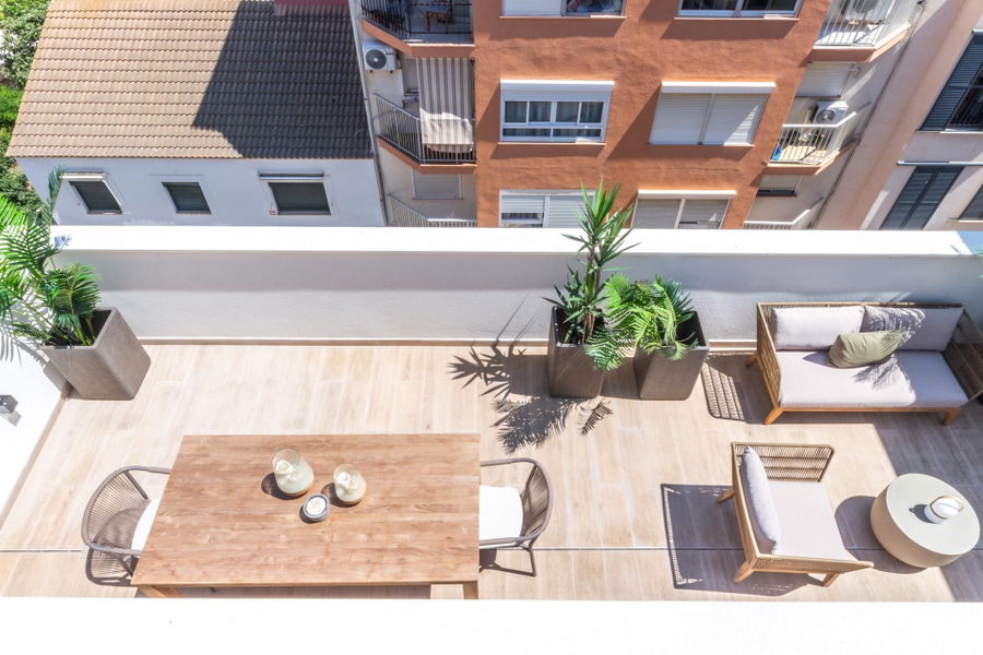 Ático dúplex de nueva construcción con terraza y vistas al mar en Portixol