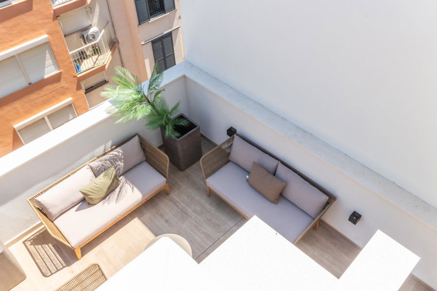 Ático dúplex de nueva construcción con terraza y vistas al mar en Portixol