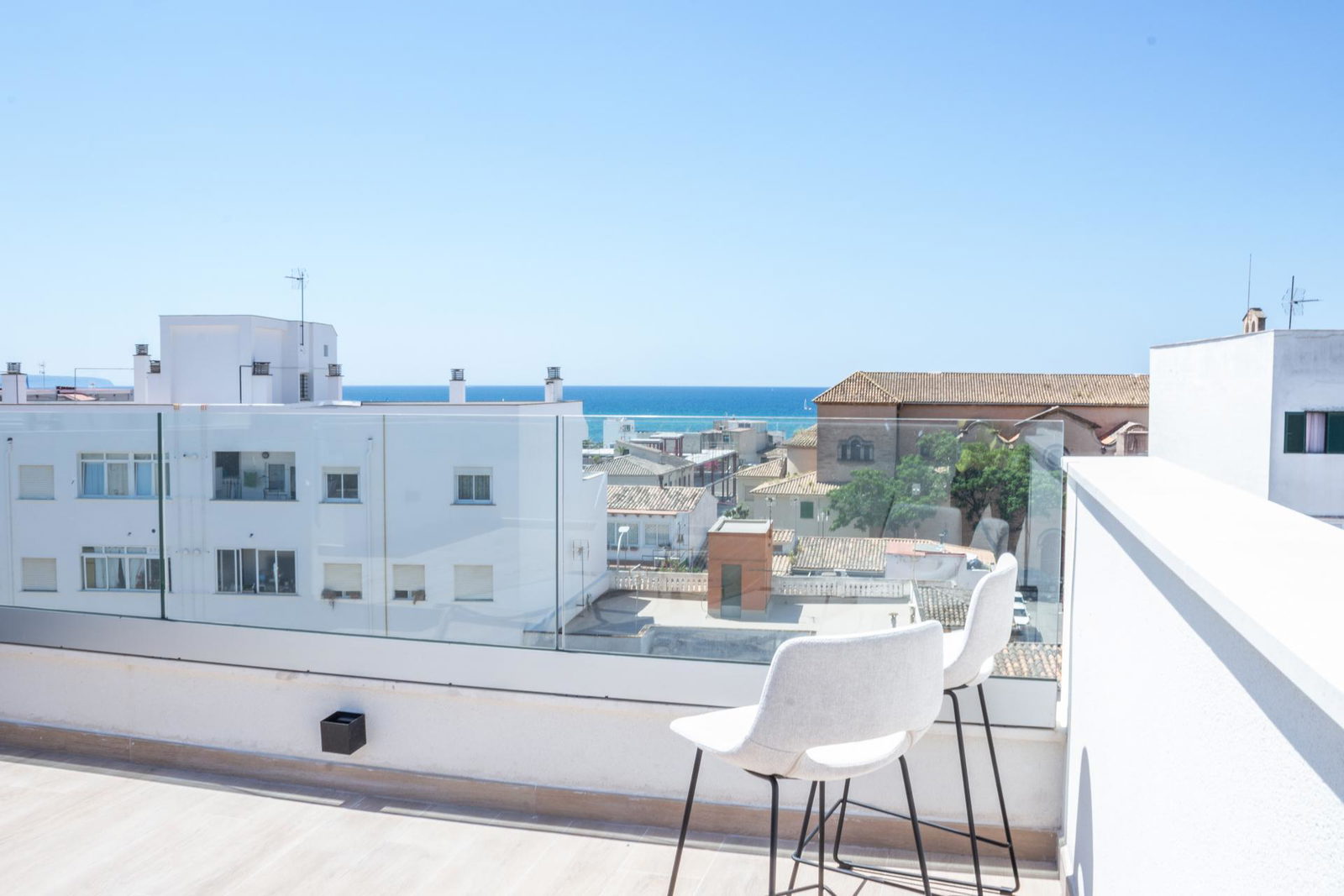 Ático dúplex de nueva construcción con terraza y vistas al mar en Portixol