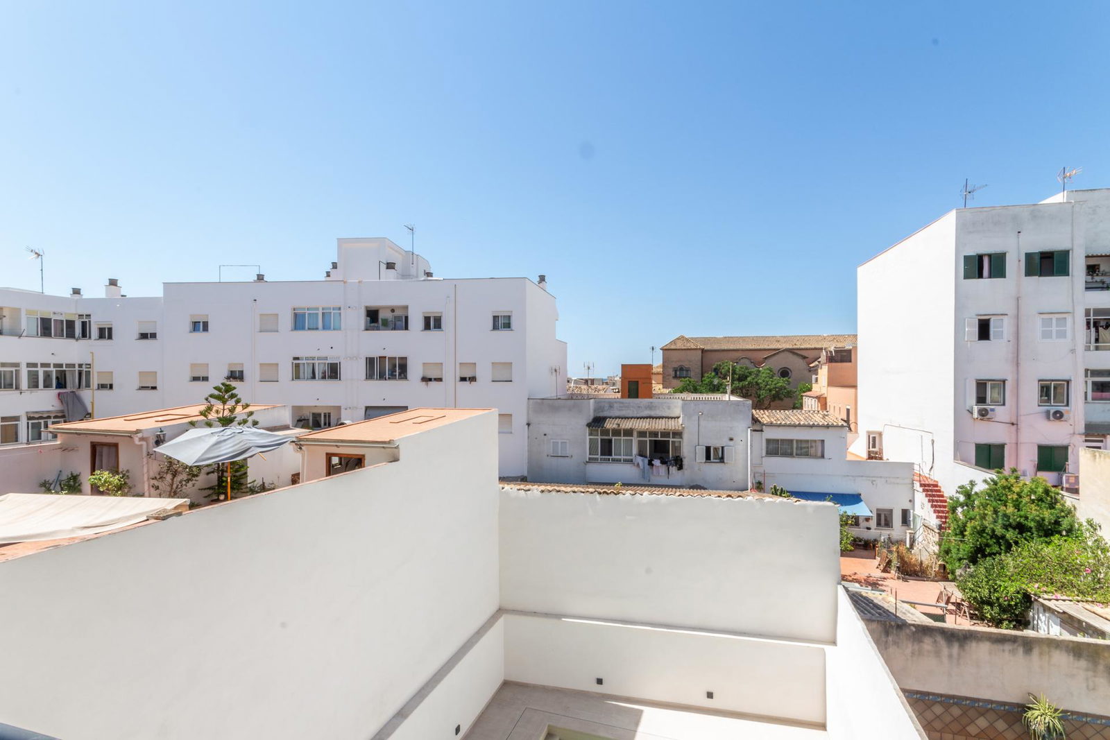 Ático dúplex de nueva construcción con terraza y vistas al mar en Portixol