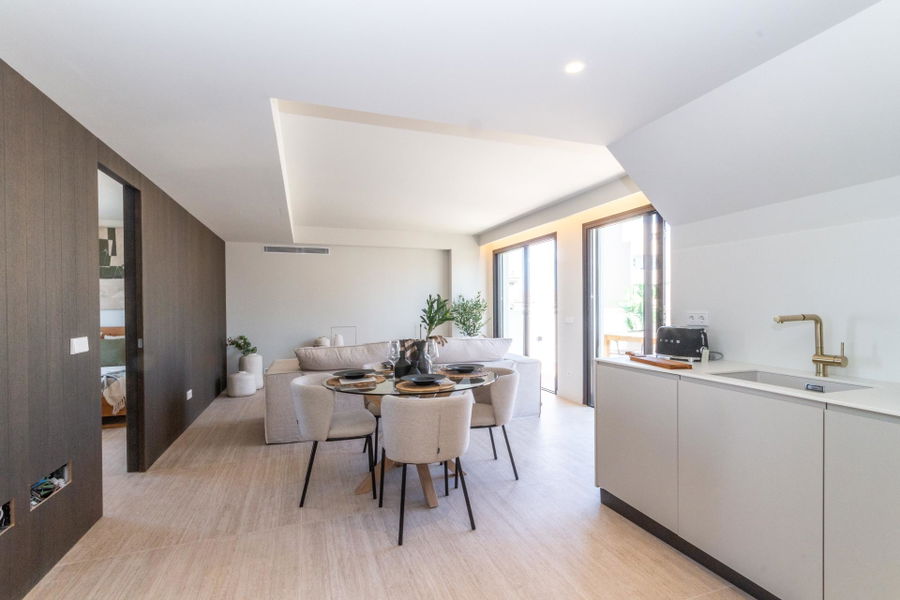 Ático dúplex de nueva construcción con terraza y vistas al mar en Portixol
