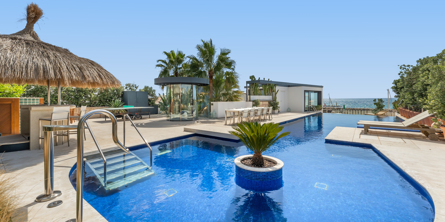Stunning sea front luxury villa in Molinar that has it all