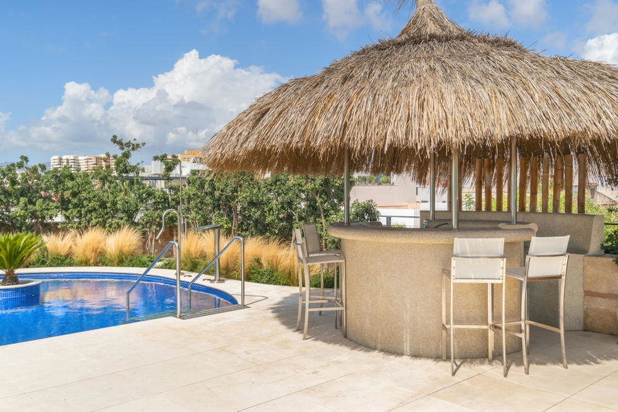 Atemberaubende Luxusvilla direkt am Meer in Molinar, die keine Wünsche offenlässt