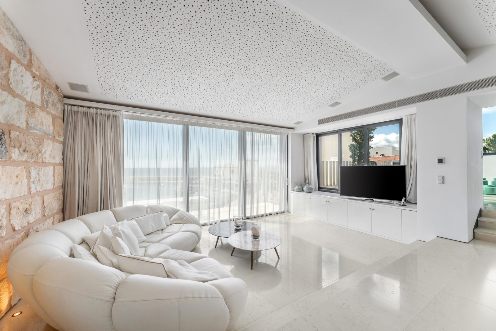 Atemberaubende Luxusvilla direkt am Meer in Molinar, die keine Wünsche offenlässt