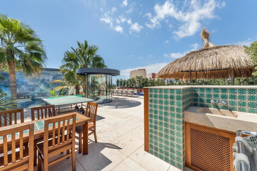 Atemberaubende Luxusvilla direkt am Meer in Molinar, die keine Wünsche offenlässt