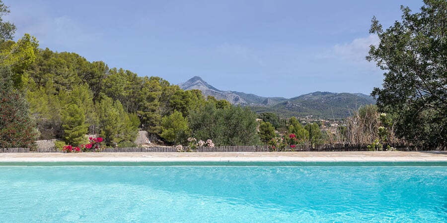Preciosa propiedad con piscina y entorno de ensueño en Es Capdellá
