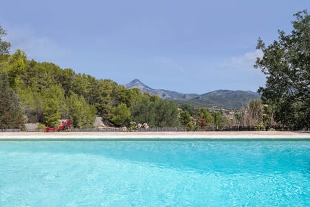 Preciosa propiedad con piscina y entorno de ensueño en Es Capdellá