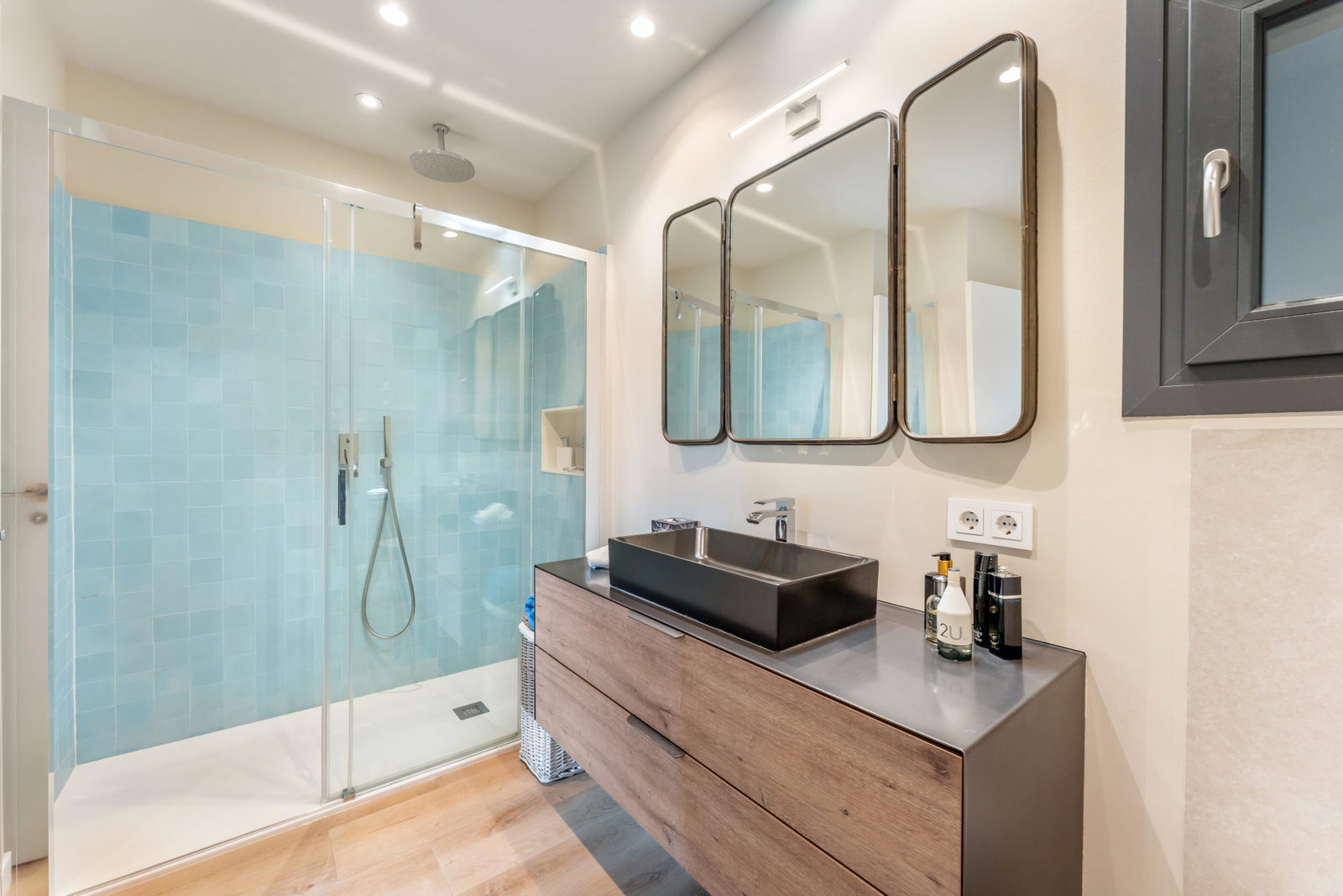 Exclusiva casa familiar con zona wellness interior y espectacular terraza en la azotea en Son Espanyolet
