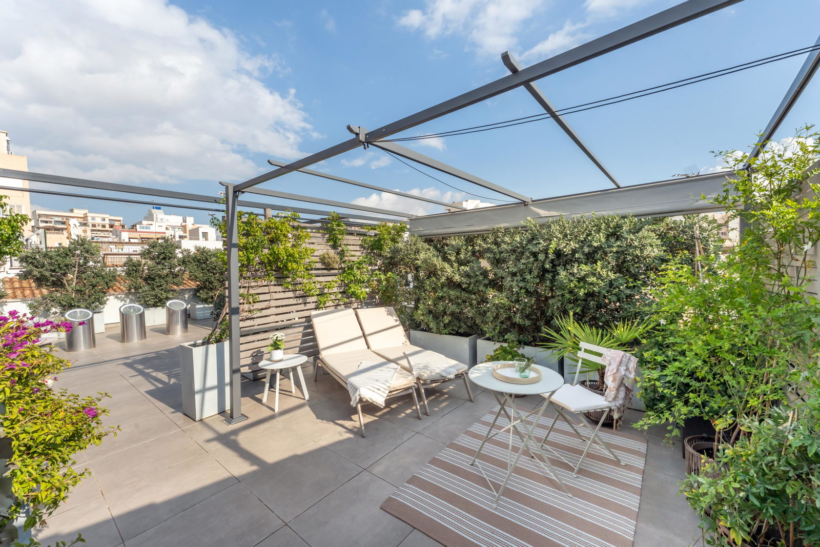 Exclusiva casa familiar con zona wellness interior y espectacular terraza en la azotea en Son Espanyolet