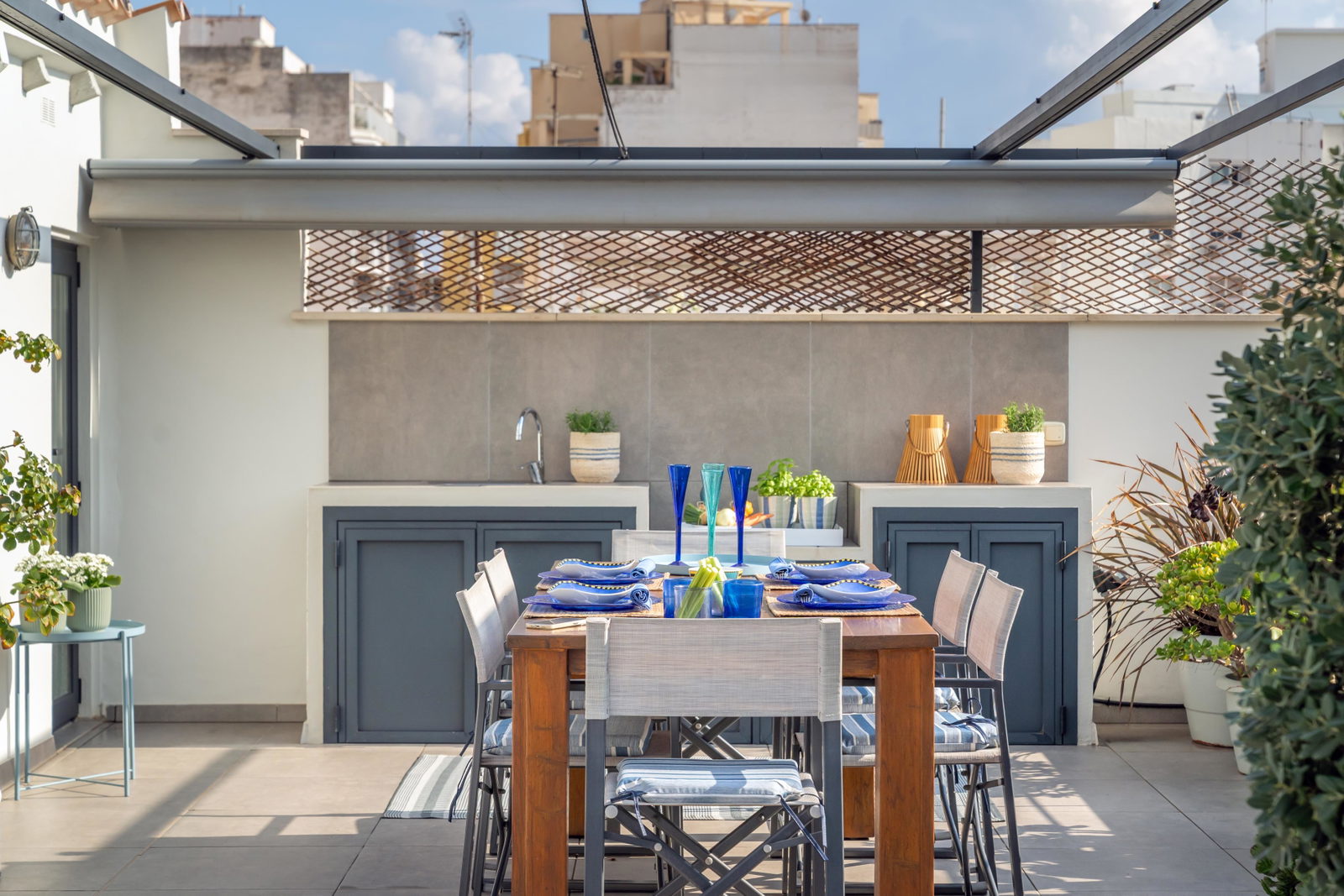Exclusiva casa familiar con zona wellness interior y espectacular terraza en la azotea en Son Espanyolet