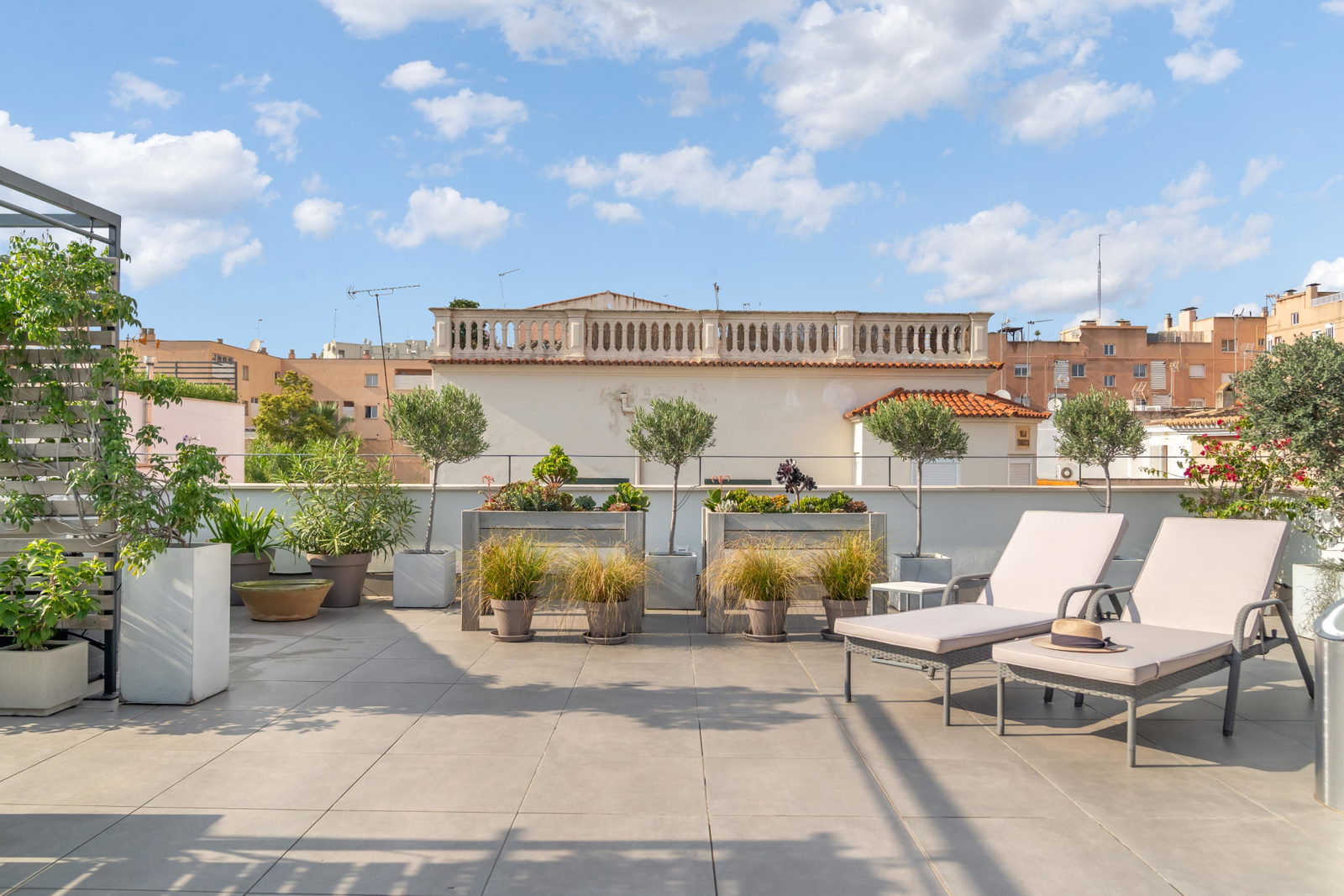 Exclusiva casa familiar con zona wellness interior y espectacular terraza en la azotea en Son Espanyolet
