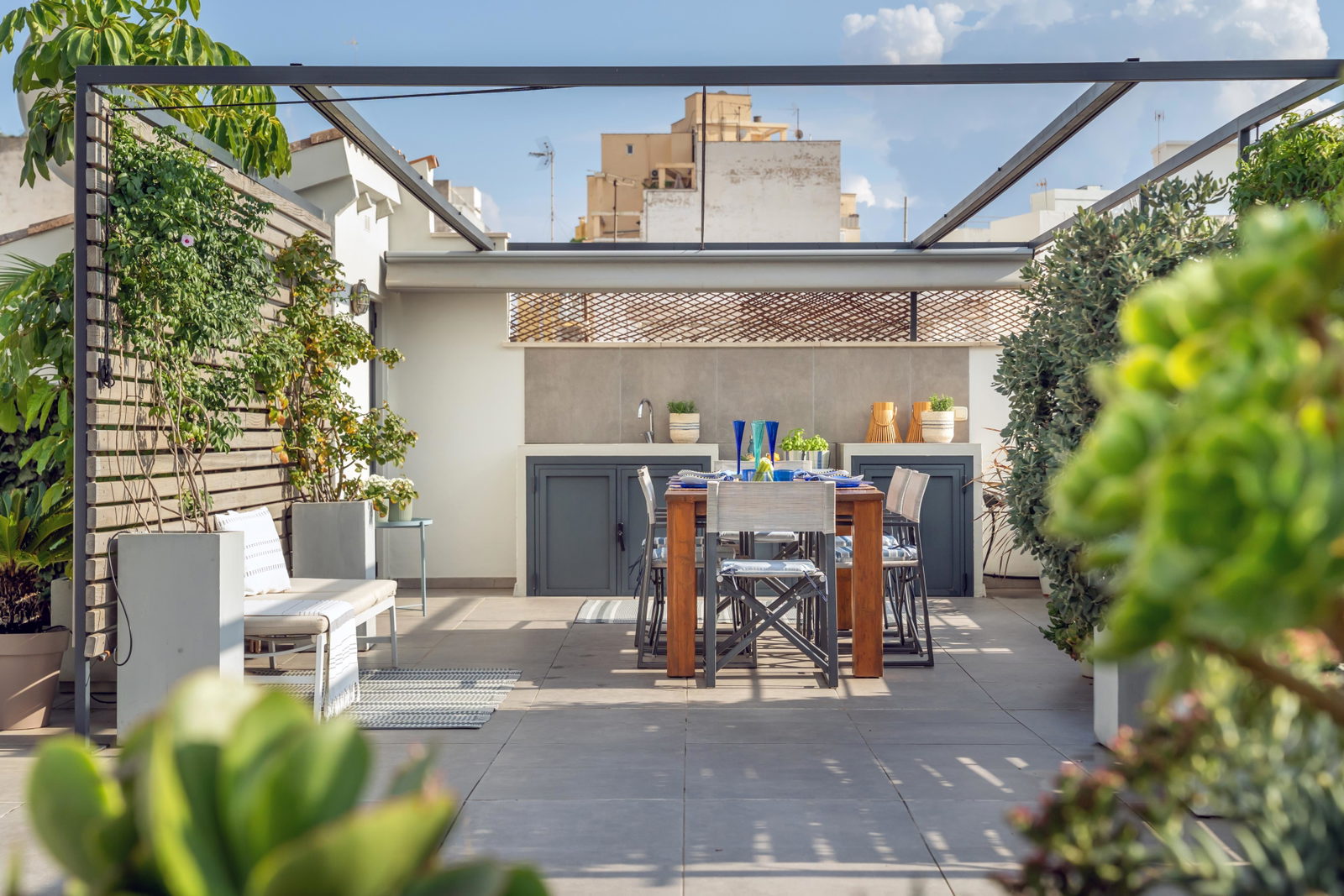 Exclusiva casa familiar con zona wellness interior y espectacular terraza en la azotea en Son Espanyolet