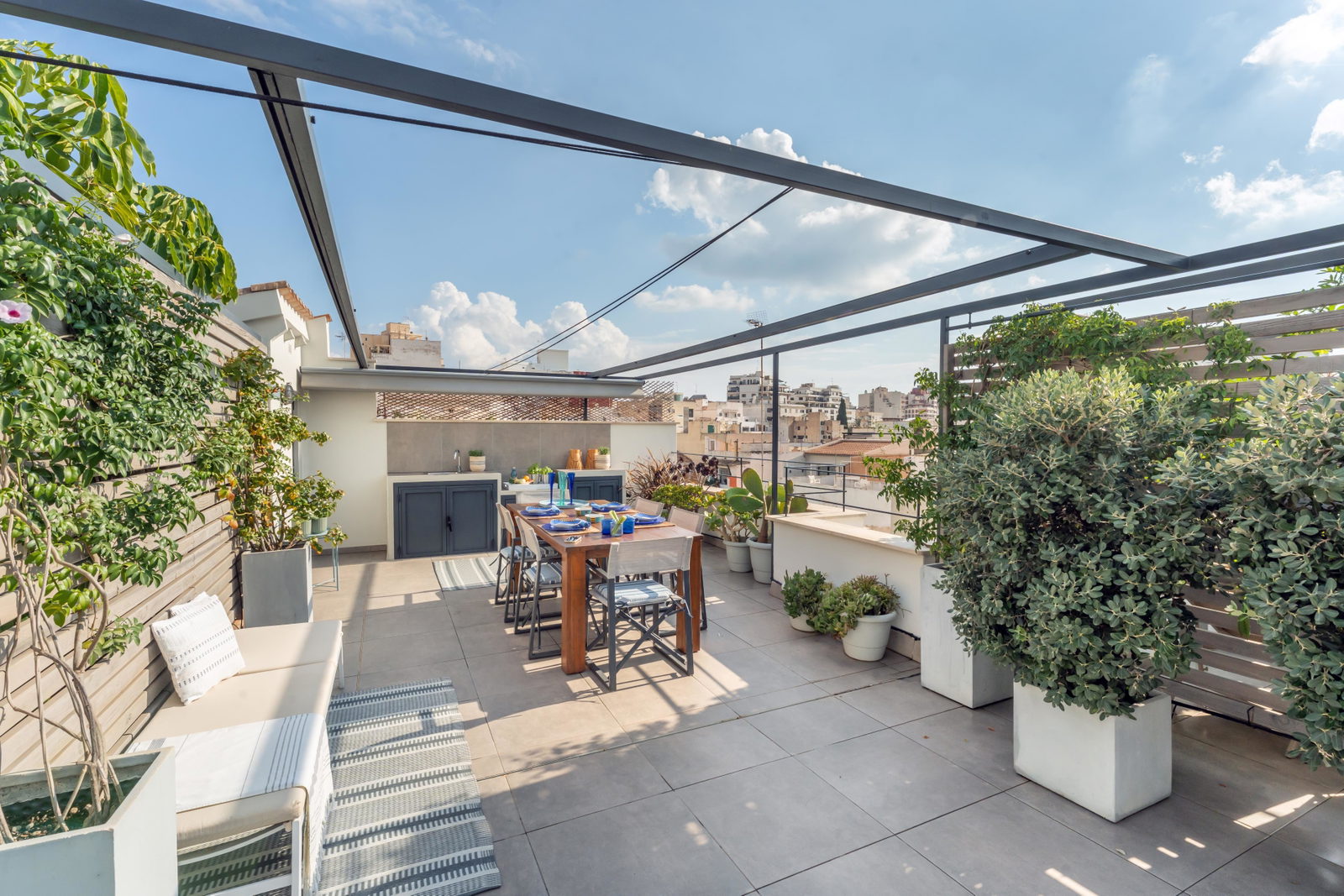Exclusiva casa familiar con zona wellness interior y espectacular terraza en la azotea en Son Espanyolet