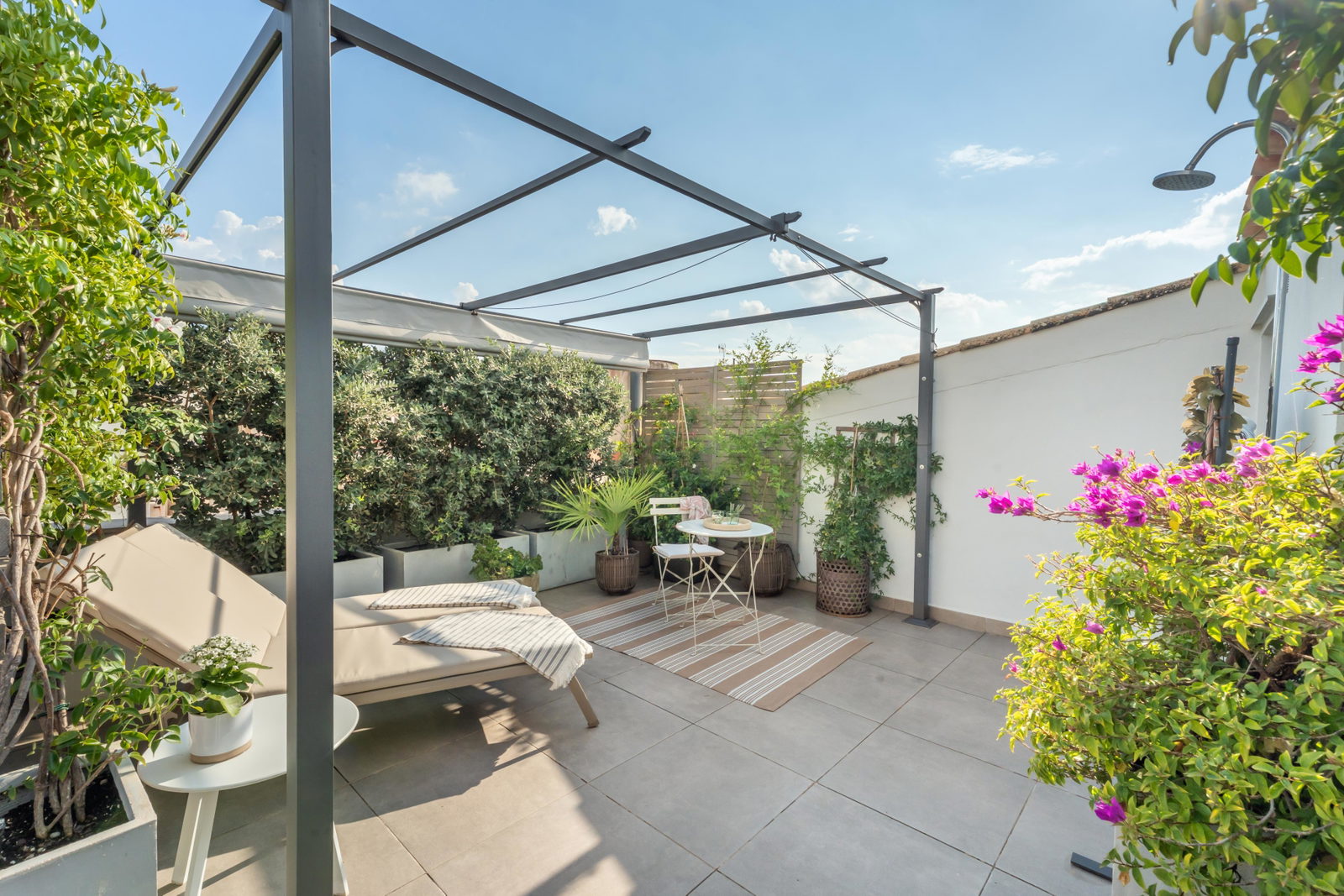 Exclusiva casa familiar con zona wellness interior y espectacular terraza en la azotea en Son Espanyolet