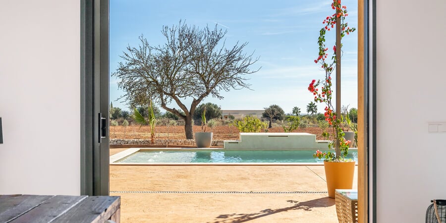 Estupenda y moderna propiedad con idílico entorno en Campos