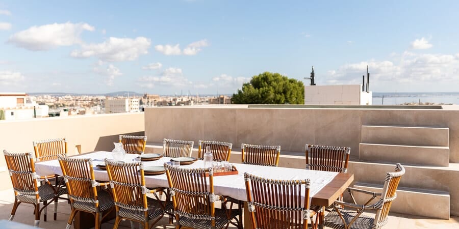 Urban luxury townhouse with a roof-terrace pool and sea views in El Terreno
