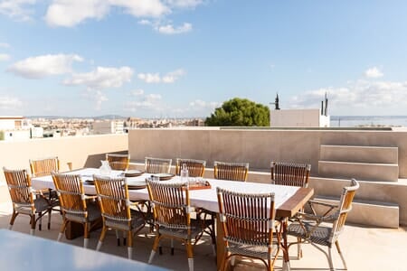 Urban luxury townhouse with a roof-terrace pool and sea views in El Terreno