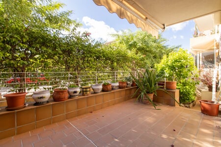Espacioso piso en planta baja con terraza y jardín en Son Caliu