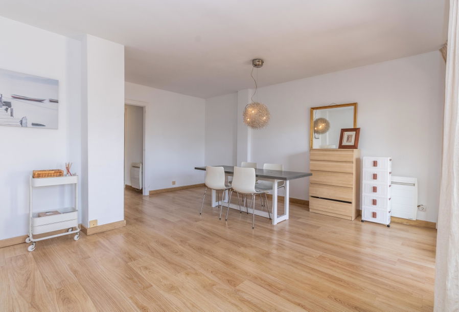 Wohnung mit großer Terrasse, Teil-Meerblick und Renovierungspotenzial in Cas Català