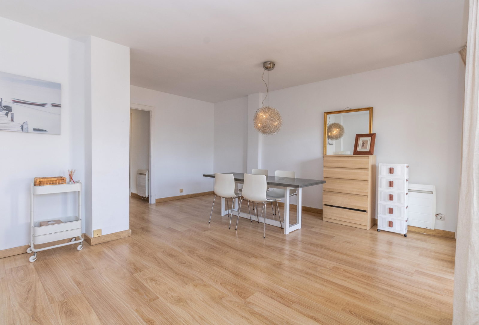 Wohnung mit großer Terrasse, Teil-Meerblick und Renovierungspotenzial in Cas Català