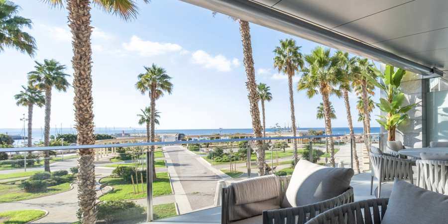 Frontline apartment with luxury sea views in Marina Plaza Portixol